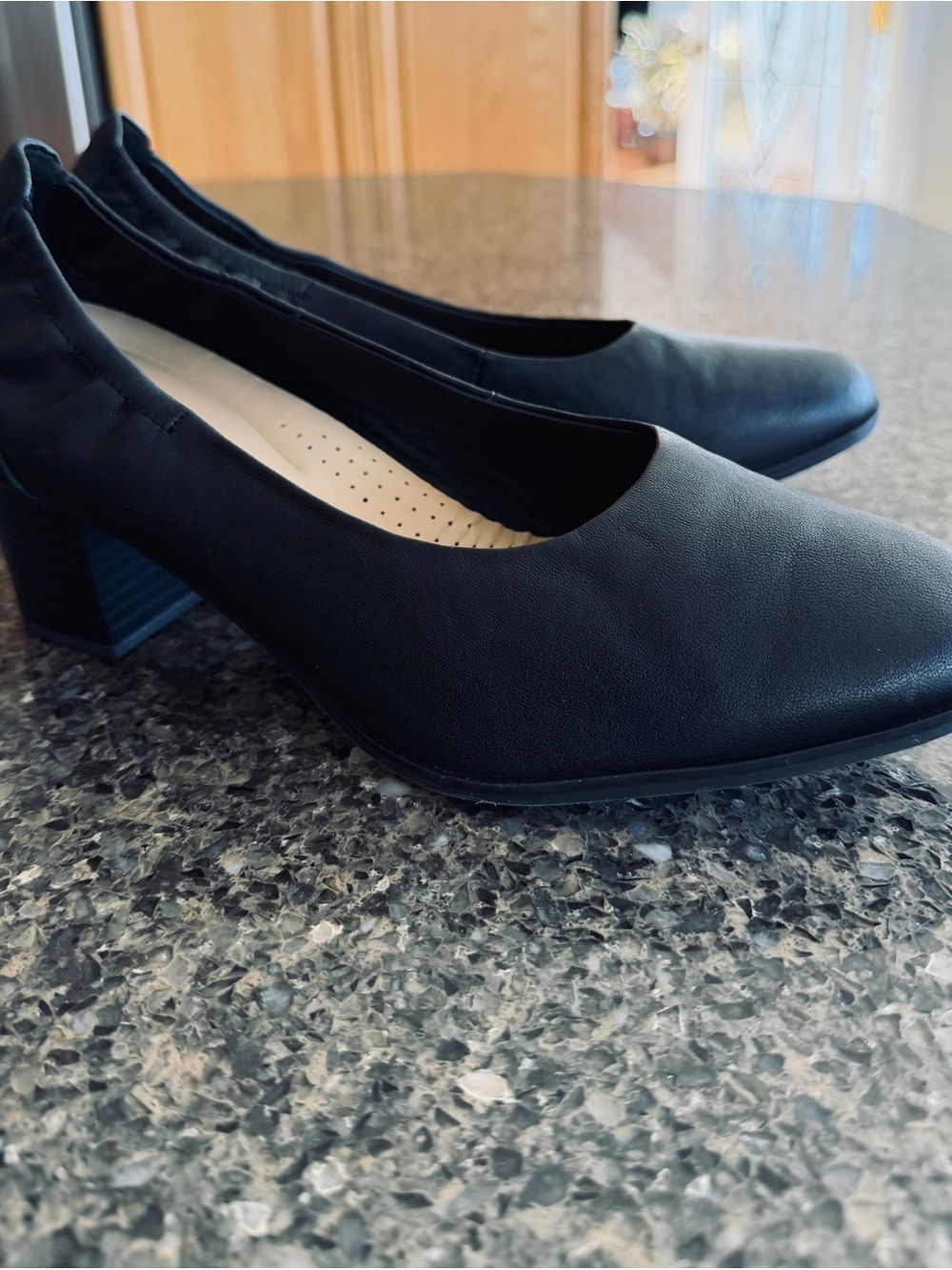 Clark’s Leather Block Heel Leather Pumps size 9